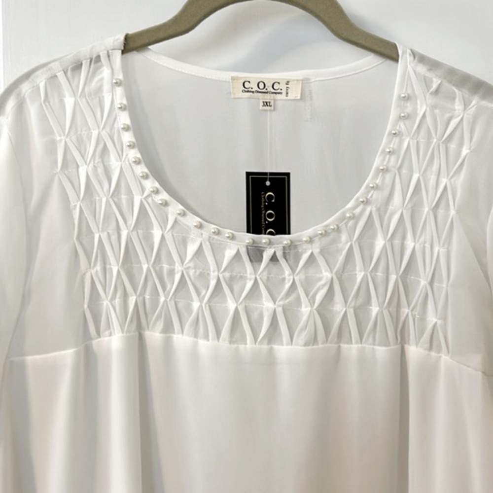 COC woman’s Curvy Fit top  w/ pearl & smocked detail at neckline in size 3XL